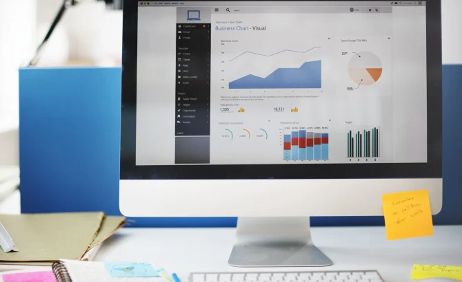 Dashboards personalizados con datos en tiempo real para facilitar el análisis, la toma de decisiones y la gestión empresarial.